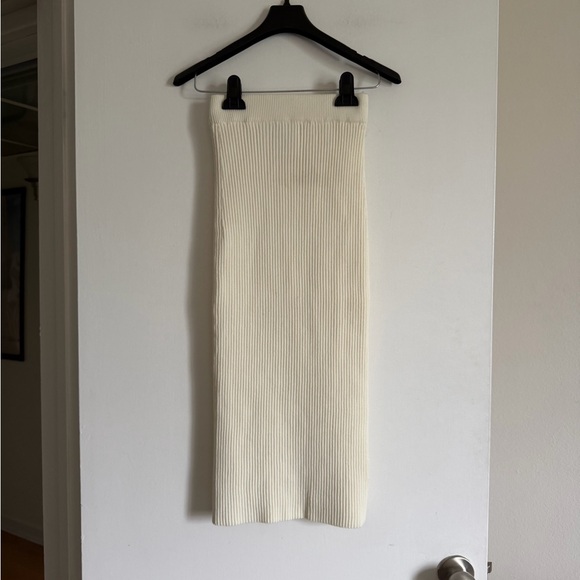 Skylar + Madison Dresses & Skirts - Skylar + Madison Ivory Knit Ribbed Slit Midi Skirt size Small EUC